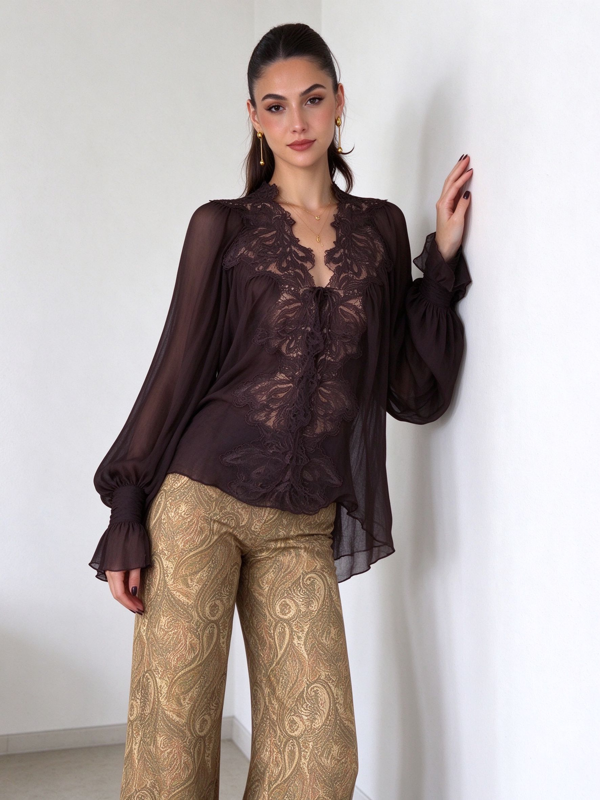 Chiffonblouse van kant met strikdetail
