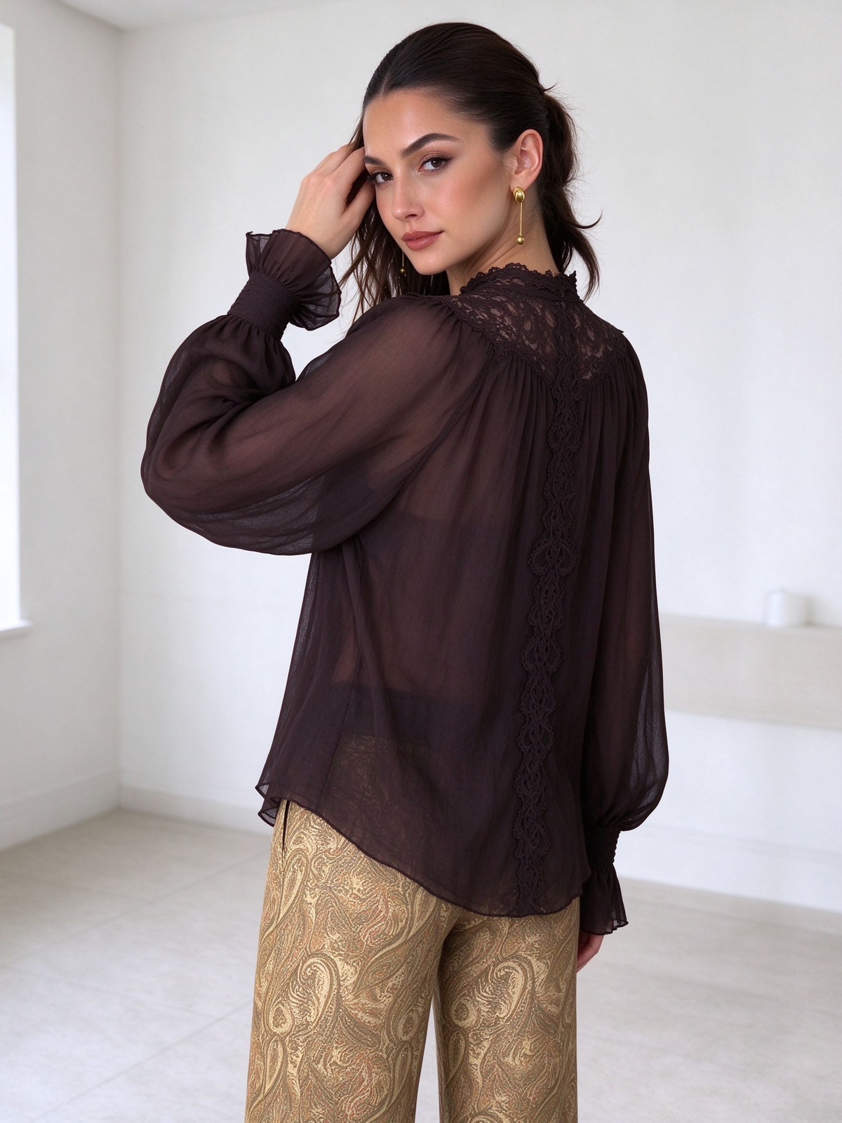 Chiffonblouse van kant met strikdetail