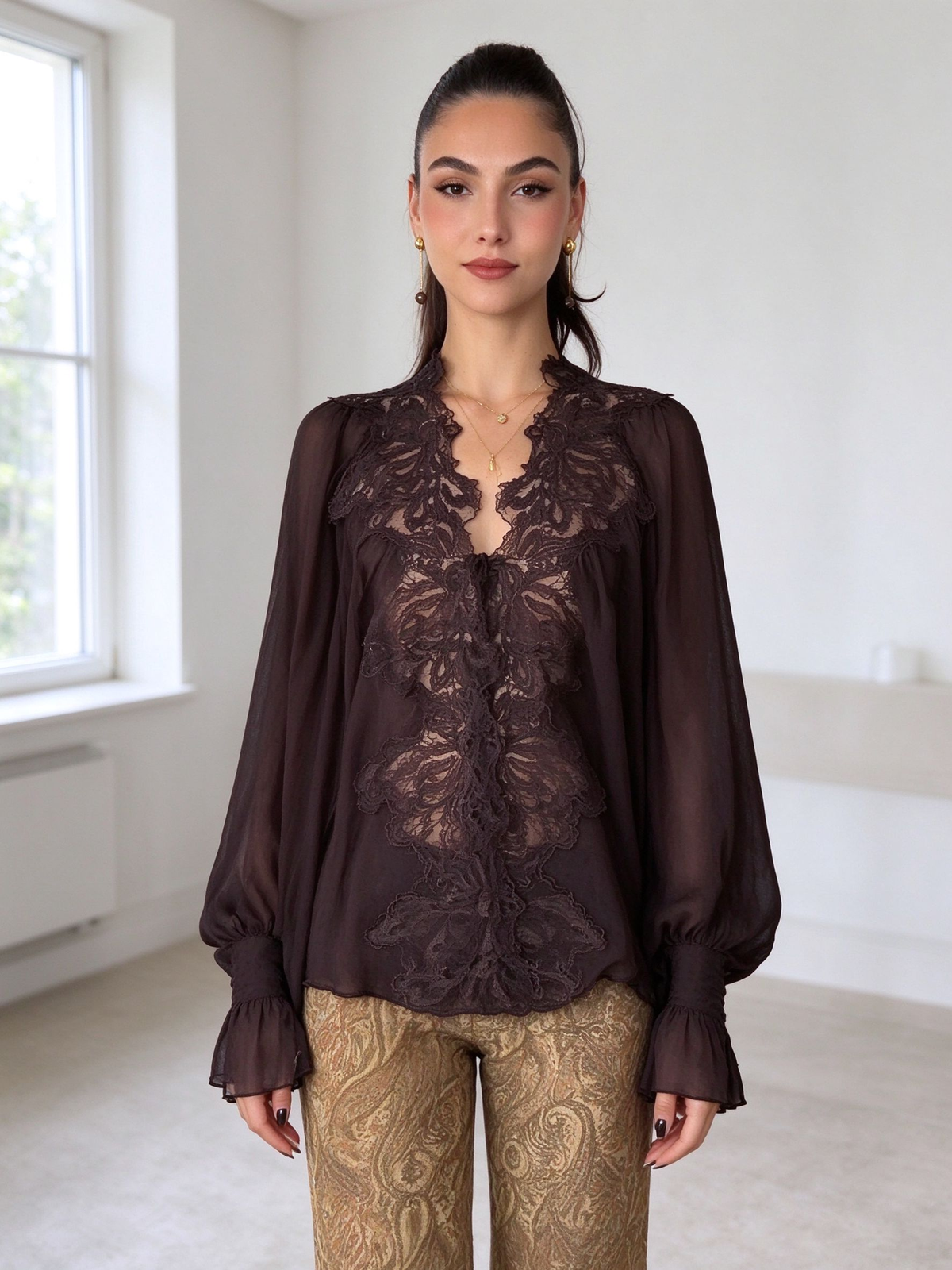 Chiffonblouse van kant met strikdetail